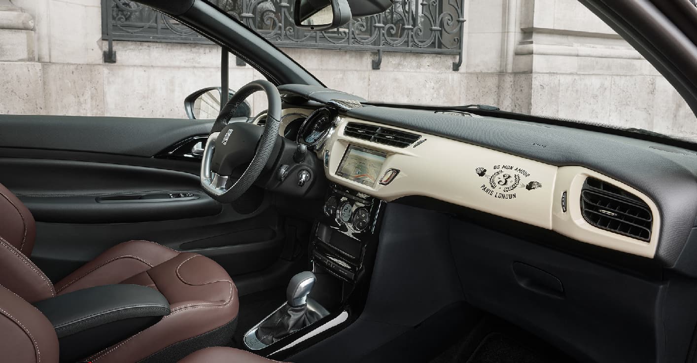 Luxury automotive livery and hand-lettering for DS3 Café Racer - Artisanal branding by Bruno Michaud.